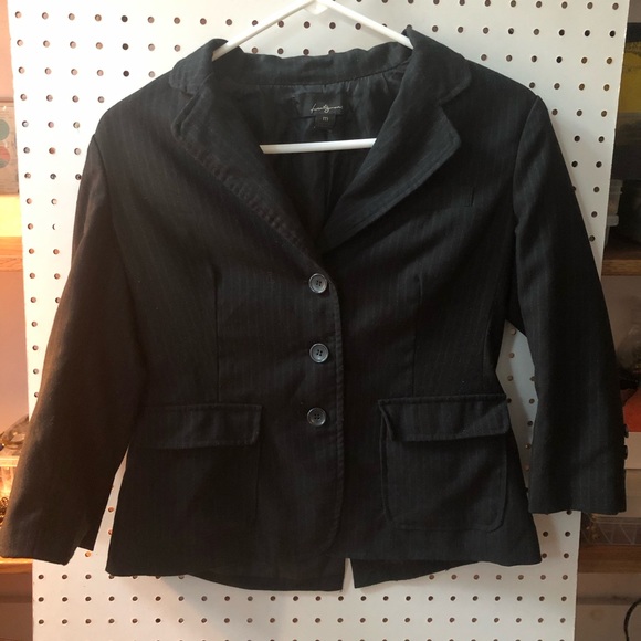 Pinstripe blazer 3/4 sleeve w buttons and pockets - Picture 7 of 9